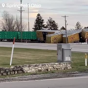 🚨WATCH: Video captures the moment 20 Norfolk Southern rail cars derail in Springfield, Ohio
