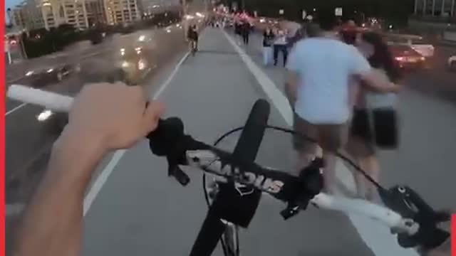 Lad wheelies across entire Brooklyn Bridge | LADbible