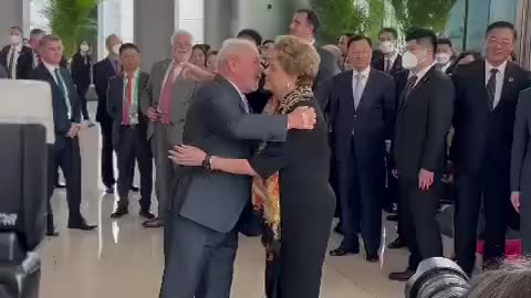 Lula just arriving in China with Dilma