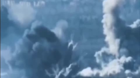 🇷🇺🇺🇦Video of airstrikes on Chasov Yar in Donetsk region.