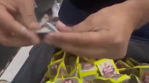 32 lakh Rs were hidden in Pan masala sachets in Kolkata Airport