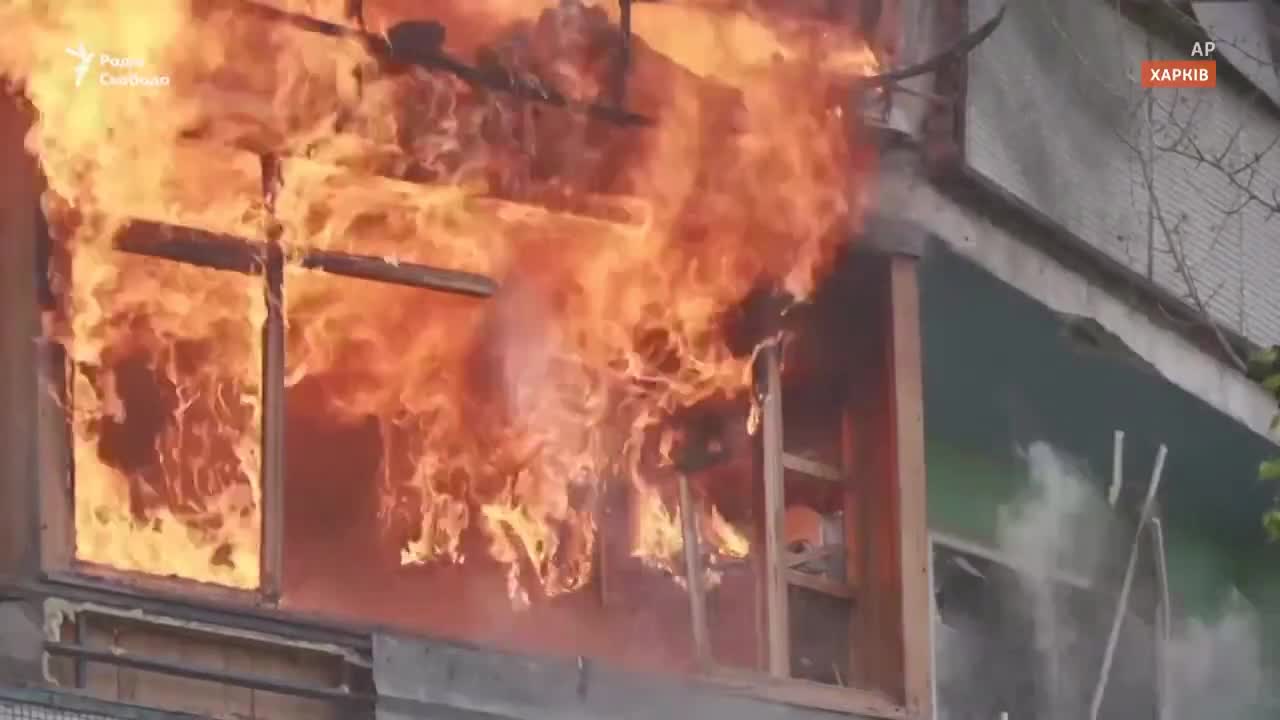The-shelling-of-Kharkiv:-residents-are-being-rescued-from-a-burning-house