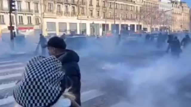 Tear gas in Paris as Freedom Convoy reaches the French capital