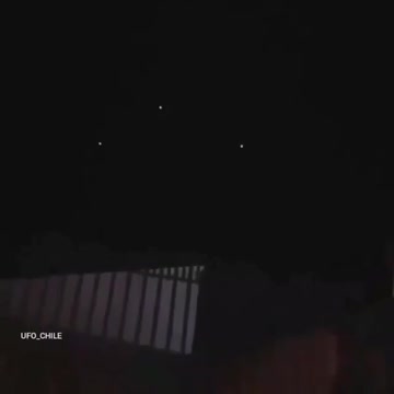UFOs CHARIOTS OF GOD ANGELS SPOTTED NEAR CHILE CHANGING TRIANGLE FORMATION ILLUMINATED🕎Psalms 104:3