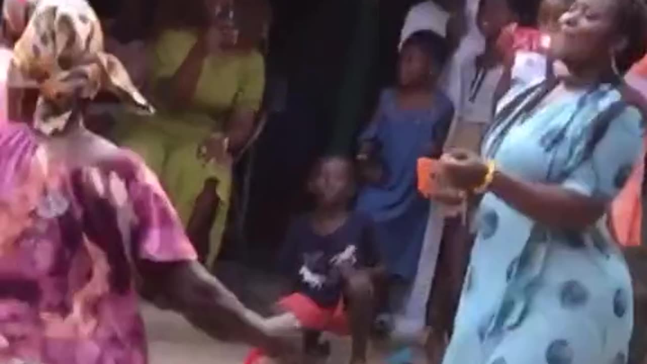 Lady show her dancing skills