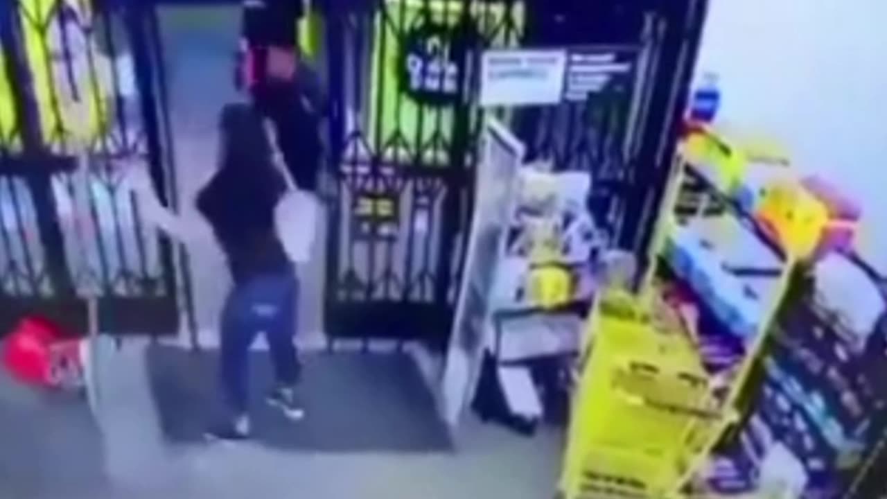 Thief thought he could get past the woman. He thought wrong.