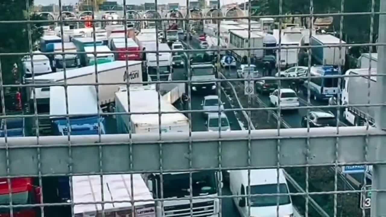 Blocco totale a camionisti e contadini a Catania !!!