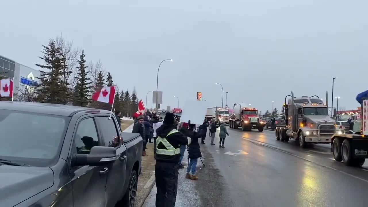 The Canadian trucker convoy for freedom receiving a heroes welcome every step of the way.