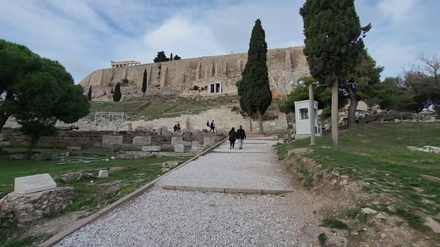 WALKING TO THE PANTHEON