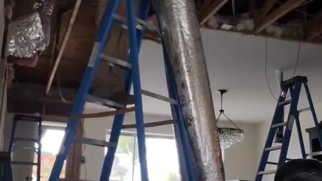 HVAC TECHNICIAN INSTALLING FLEXIBLE DUCTWORK IN A BIG REMODEL IN SCOTTSDALE ARIZONA