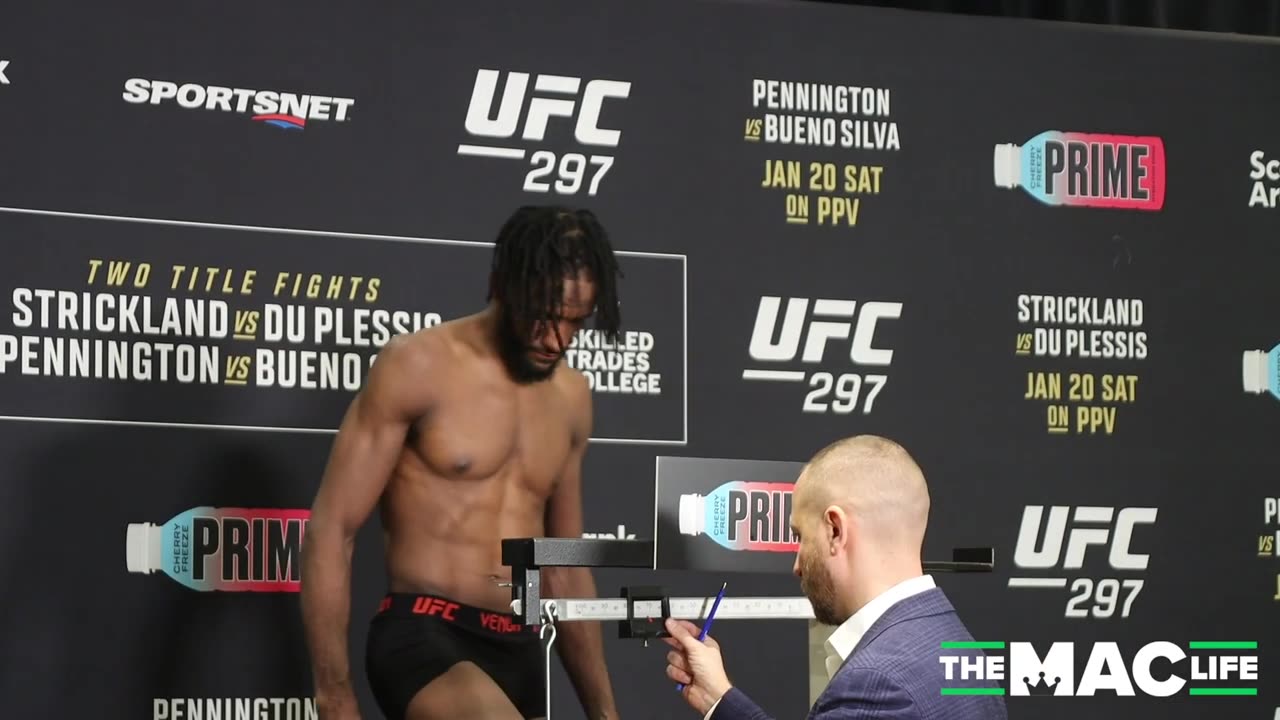 UFC 297 Official Weigh-Ins: Sean Strickland vs. Dricus Du Plessis