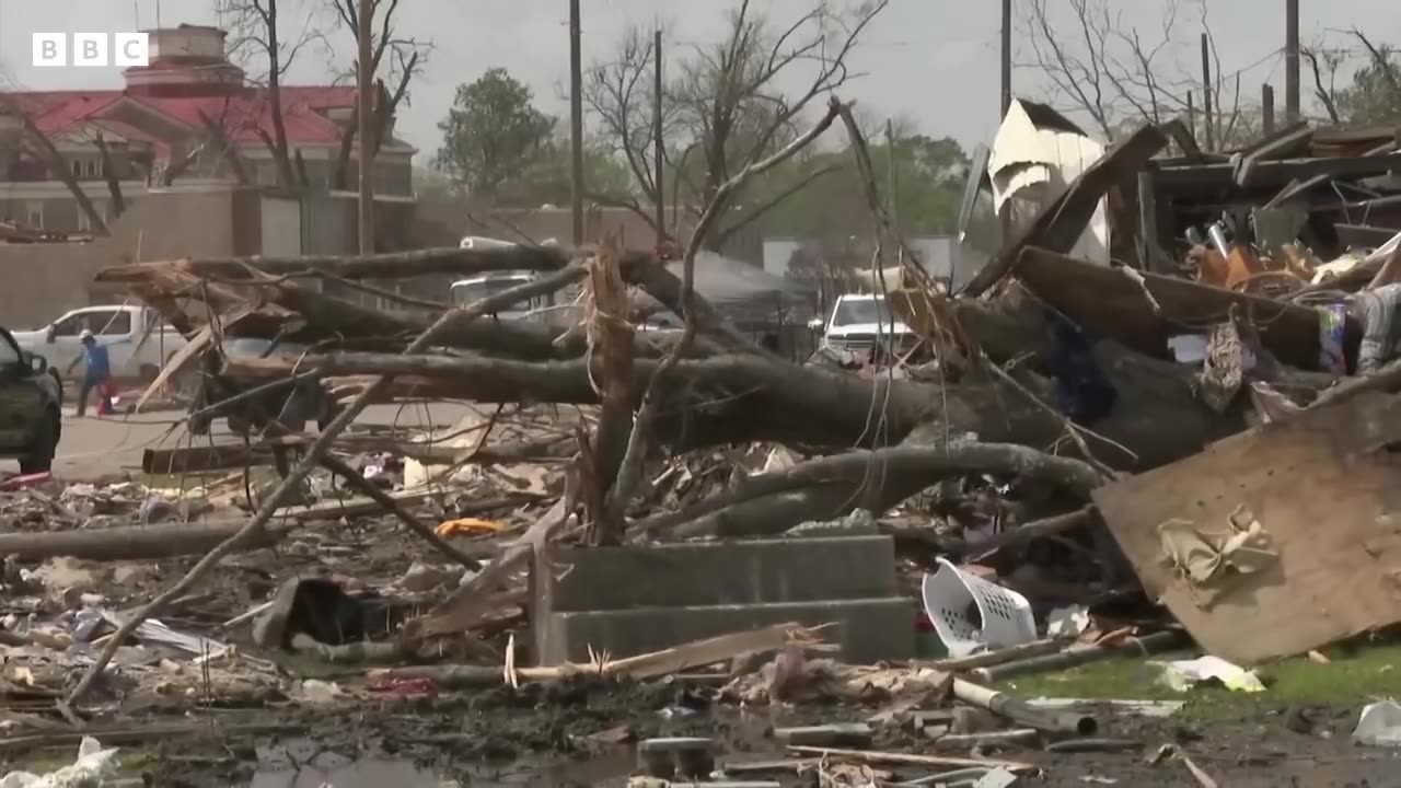 Emergency declared in US after 'devastating' tornado – BBC News