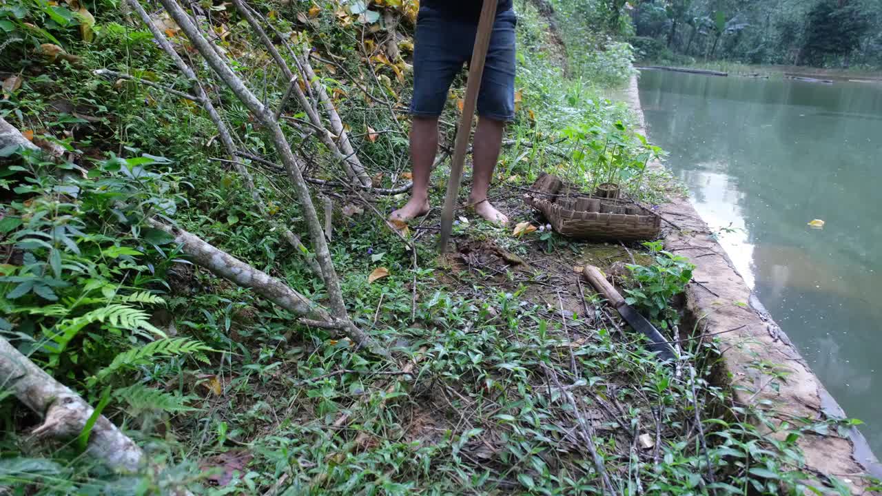 Make a pumpkin rig on the pond on a rainy heavy day, Revealing Duong private life. Primitive Skills