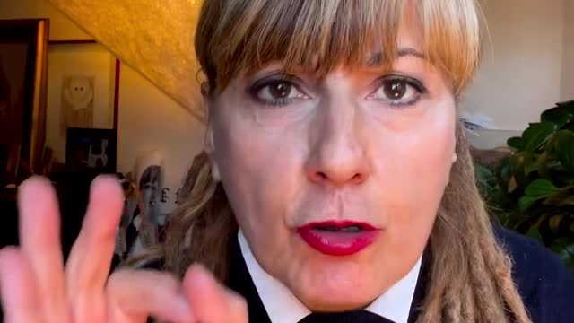 Raffaella Regoli denuncia come sono discriminati e trattati i sanitari rientrati.