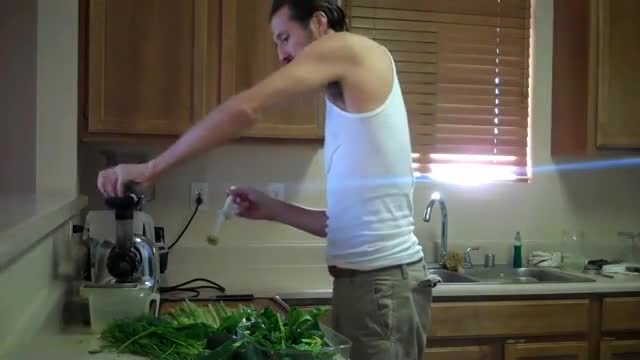 GREEN JUICE SUPER TONIC AND MY THOUGHTS ON THE NEW WORLD ORDER - Dec 9th 2011