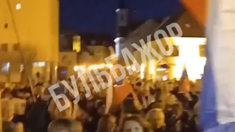 Thousands of Slovaks are chanting "Russia, Russia!"