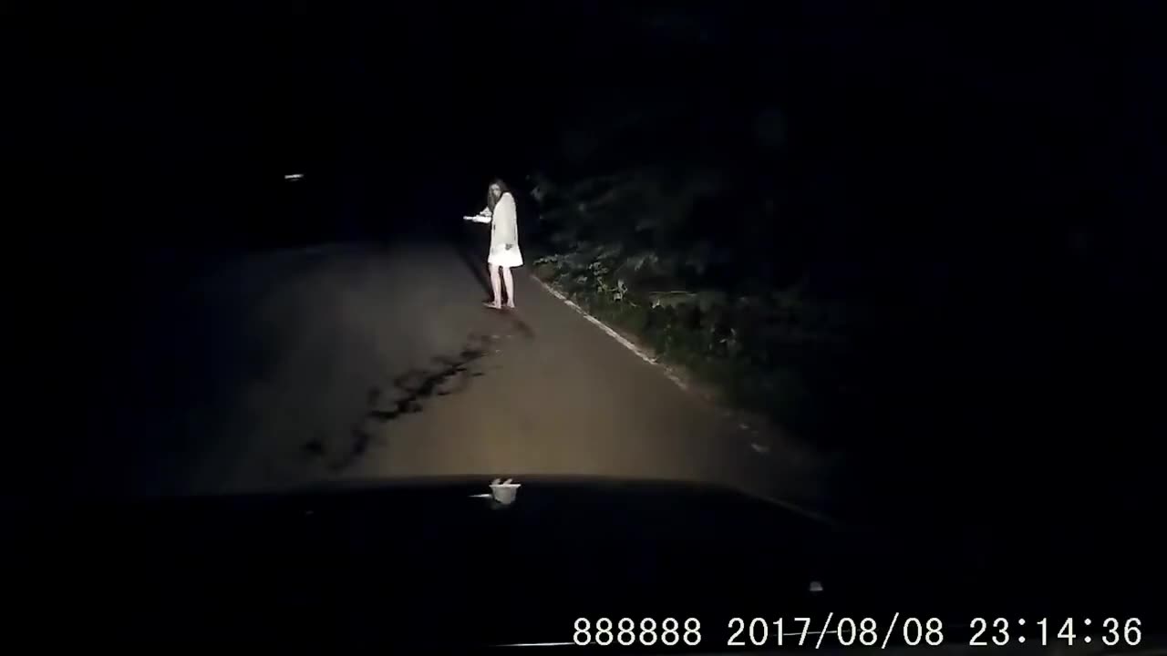 Scary Ghost Women With Knife Caught on Dashcam