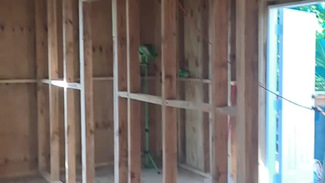 CENTER WALL UP