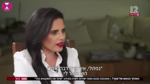 בנט ראש ממשלת ישראל נתפס קורא מדף מסרים ונשלט כמו בובה