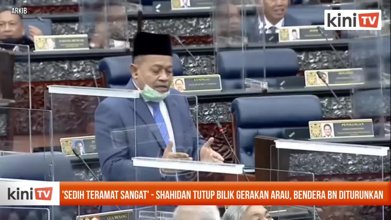 'Sedih teramat sangat' - Shahidan tutup bilik gerakan Arau, bendera BN diturun