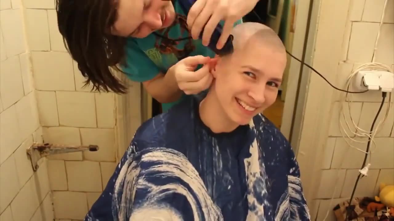 Girl headshave at home