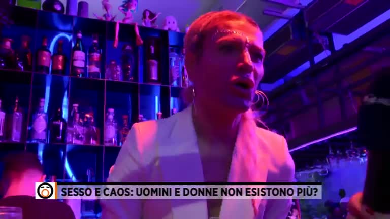 FUORI DAL CORO - SESSO E CAOS