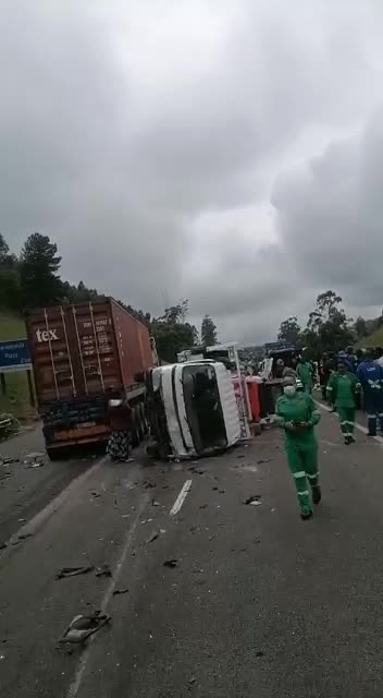 Four killed in crash involving six vehicles, two trucks on KwaZulu-Natal highway