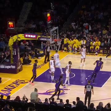 NBA - LeBron behind-the-back DIME 🤯 Suns-Lakers