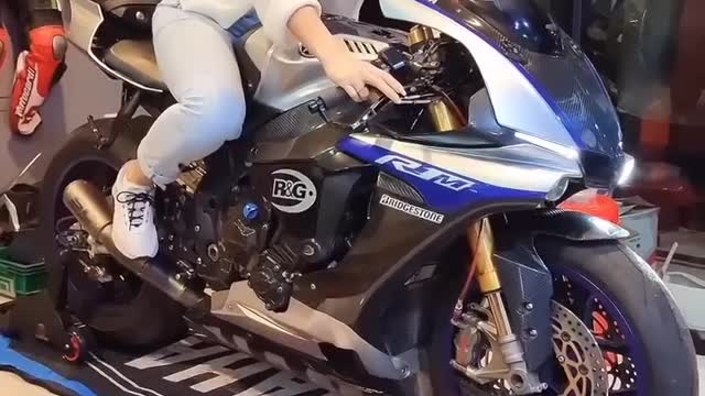 Test sound moge yamaha R1M