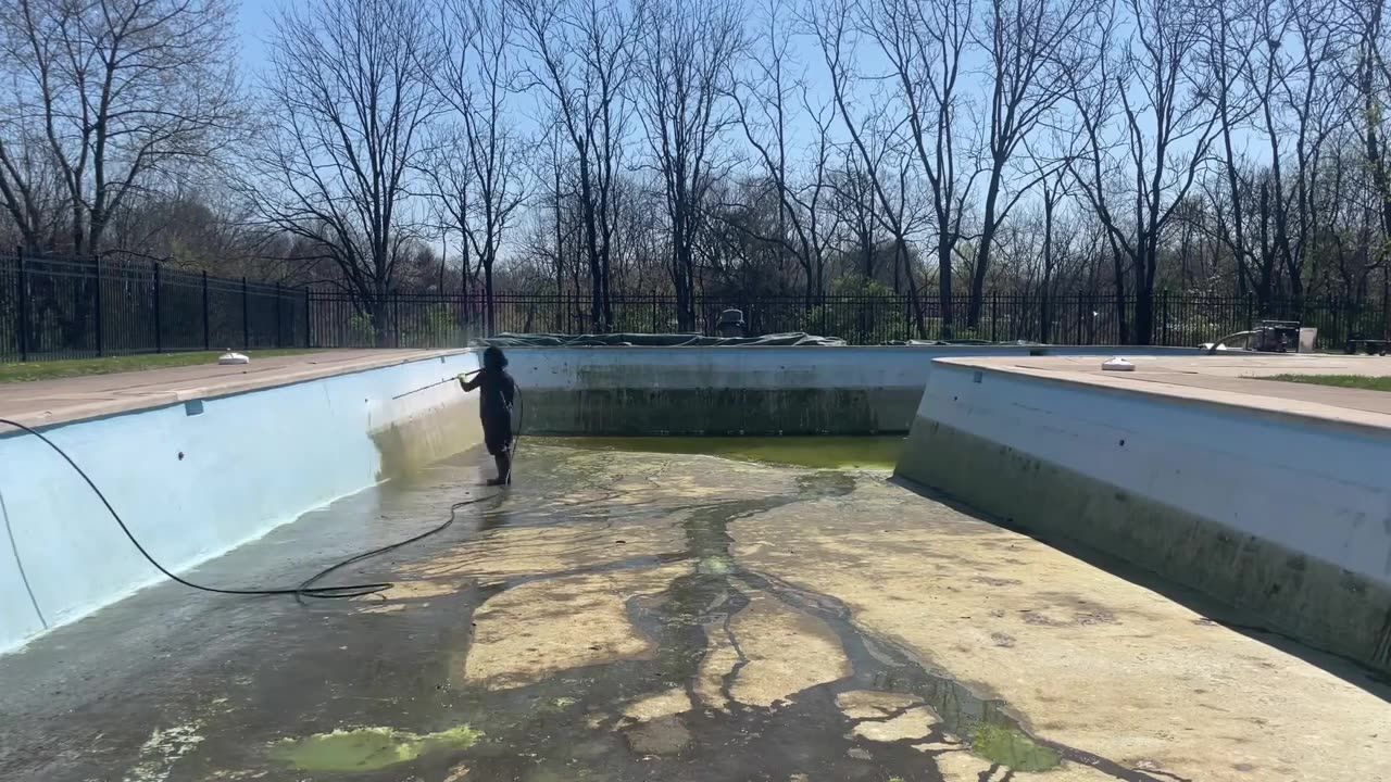 Green smelly algae 🤮 stained Pool walls Lets CLEAN |Time Lapse EP.1 |