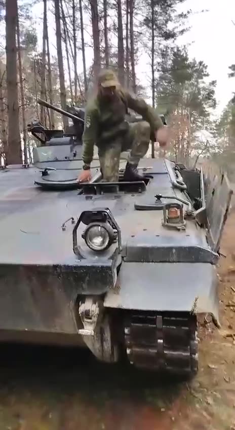 Ukrainians With a Mardar IFV