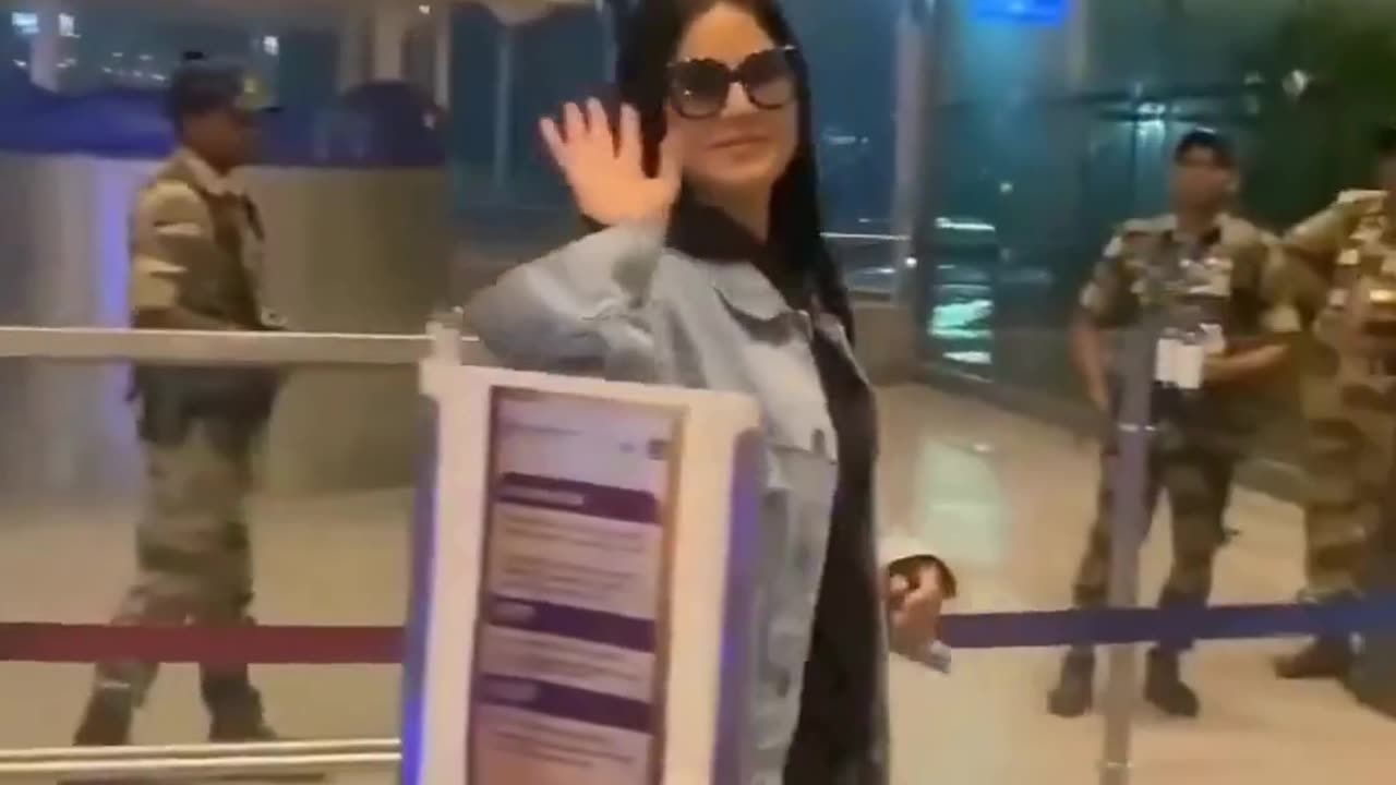 Deepika Paudkone, Ranveer Singh & Katrina Kaif Spotted at Airport Viral Masti Bollywood