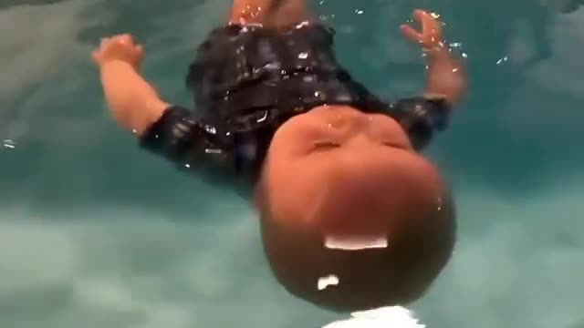 Am I swimming well?👶🏊‍♂️