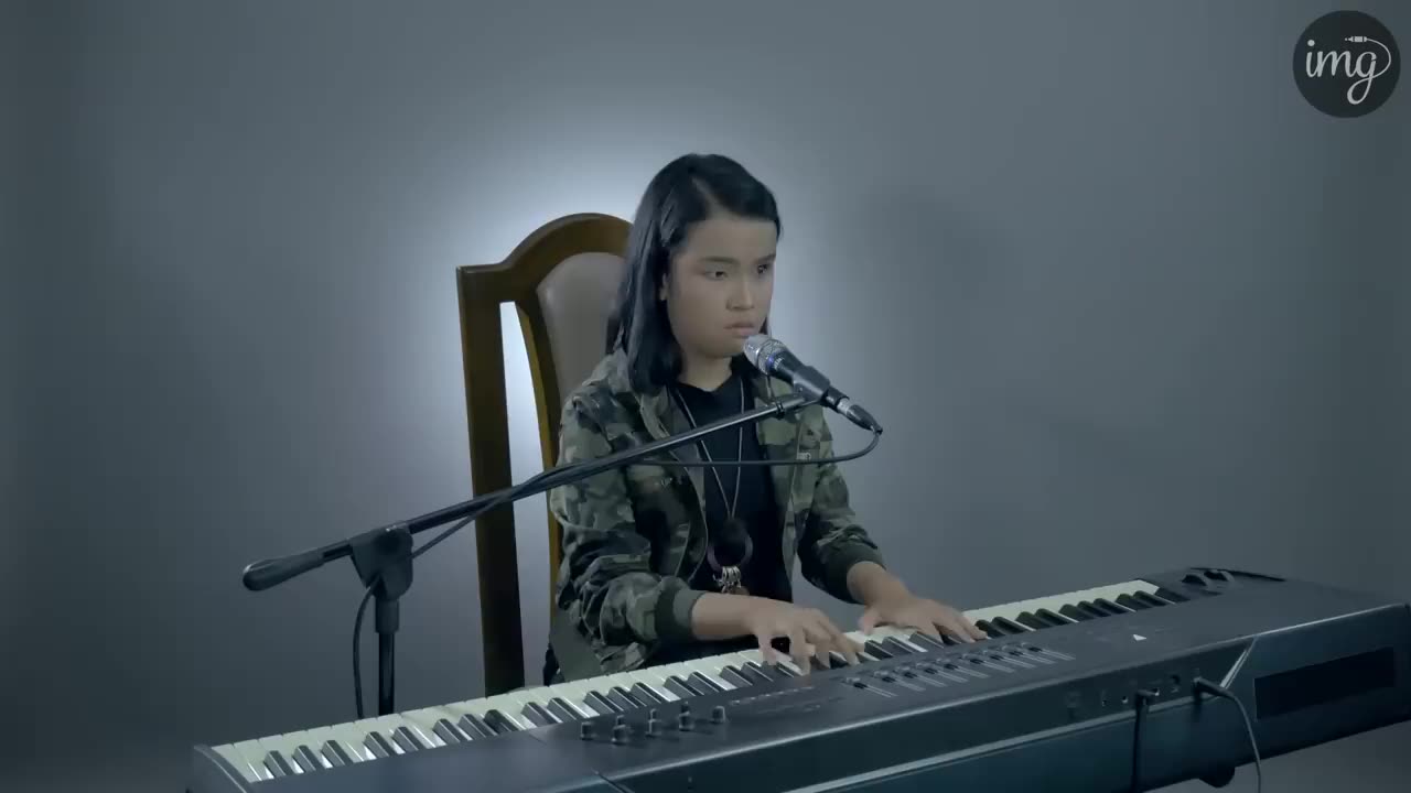 BOHEMIAN RHAPSODY COVER BY PUTRI ARIANI