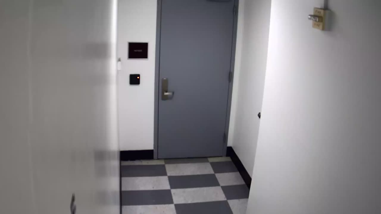 6149RHOBG3G301CStairwayLobbyEntry_2021-01-06_18h40min01s713ms.mp4