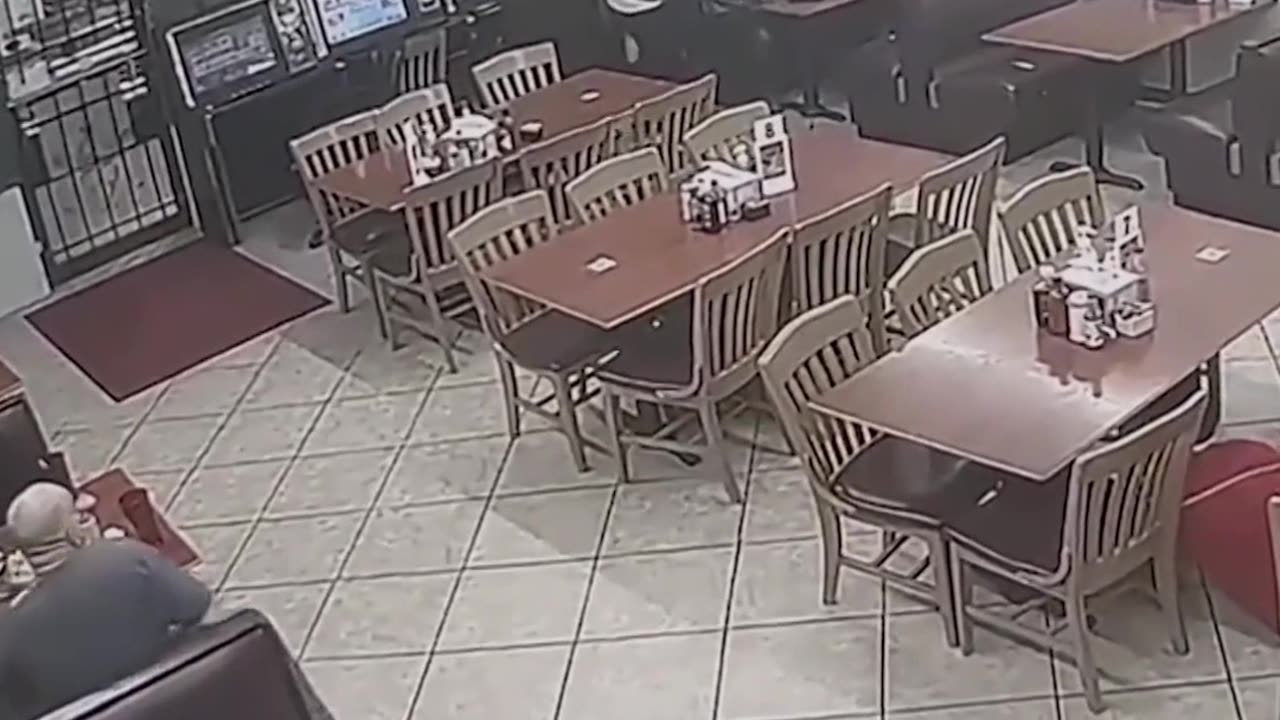 Dallas, Tx restaurant patron does NOT DISAPPOINT!