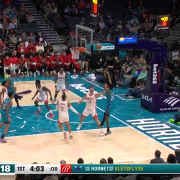 NBA - Brandon Miller hesitates and crosses for the middy 🔥 Rockets-Hornets