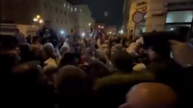 This is how the President of Poland Andrzej Duda was greeted in Lviv