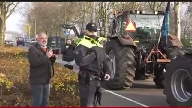 The Dutch farmers have started protesting again today and were immediately hunted down