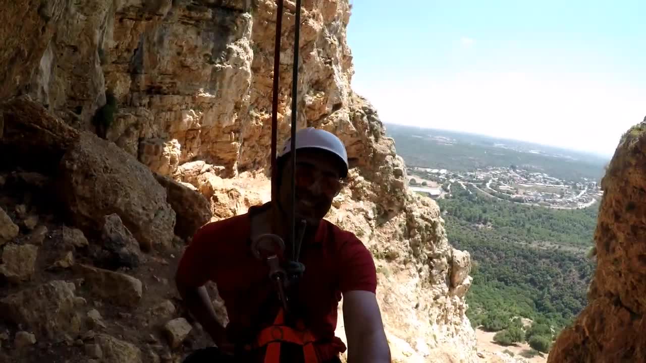 Going rappelling from Keshet arch cave