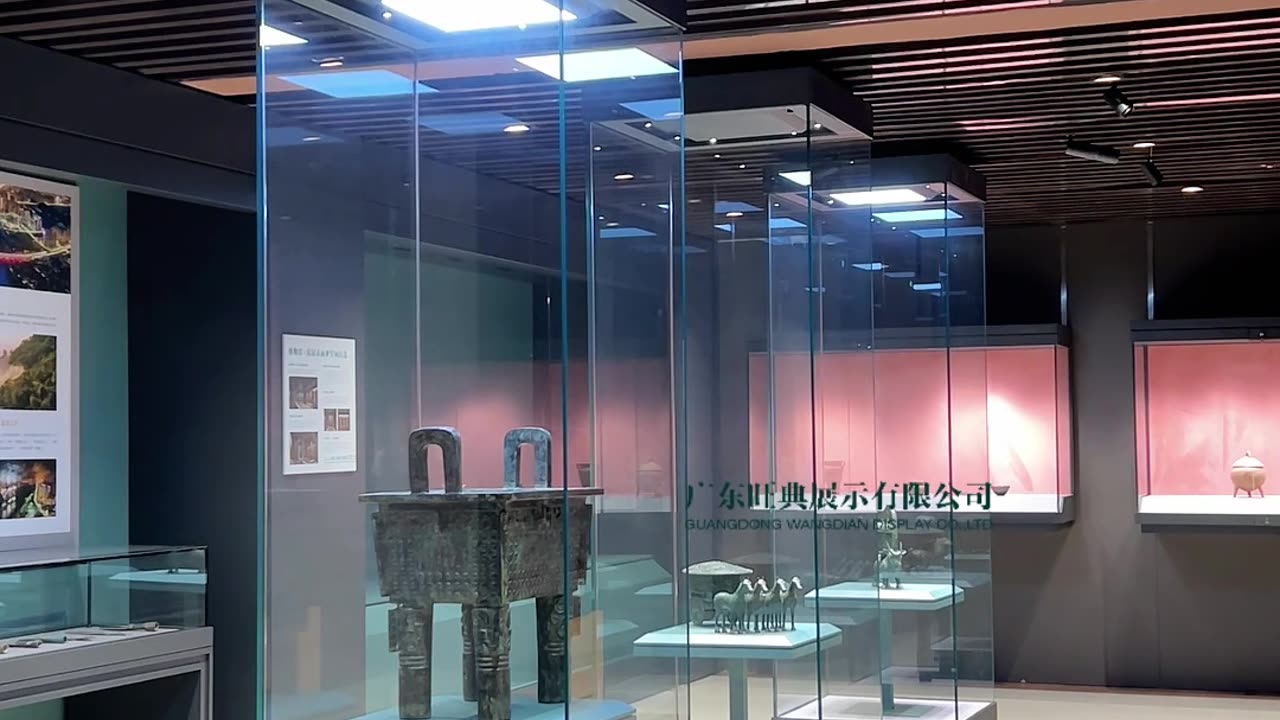 High-end museum display cases with intelligent control systems