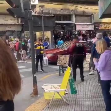 Argentina like Europe. Fake African asylum seekers attack Argentine women for