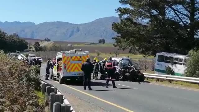 Five dead and 27 others injured in Villiersdorp bus-car crash