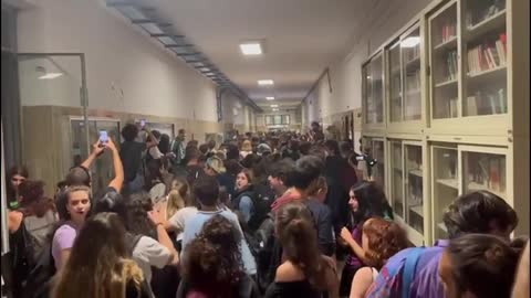 «Polimeni dimettiti», gli studenti occupano le aule di Scienze politiche alla Sapienza