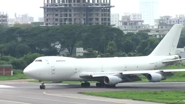 Old 747-200_s unusually long flare time on landing