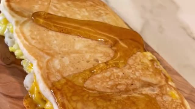 Next level pancake 👀 #grubspot #egg #cheese #breakfast #food #foodtiktok