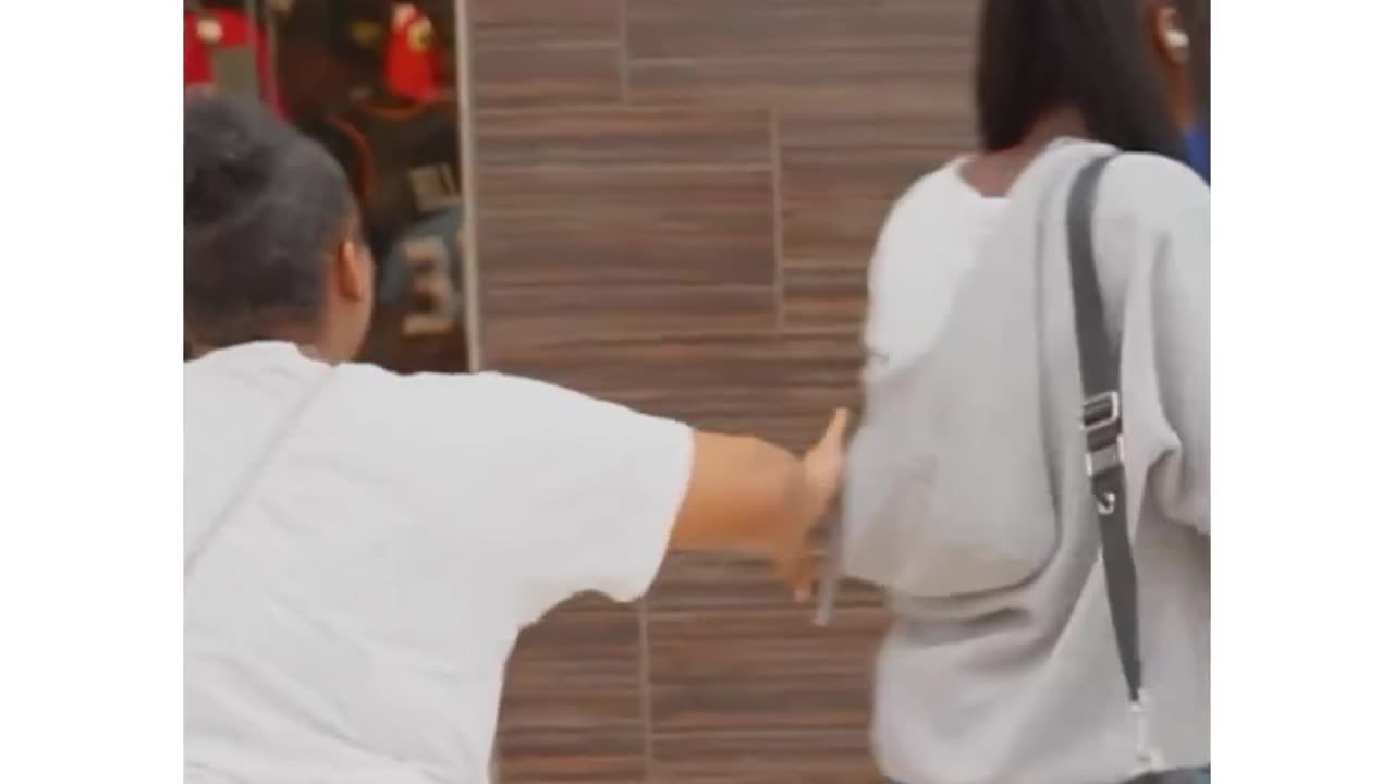 Her friend had to drag her awayðŸ˜