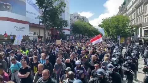 Paris packed to the rafters against Macron's tyrannical covid passports -