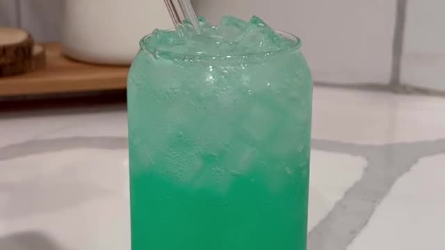 Since I had everything I needed to make Taco Bell’s Baja Blast, I made it! 💚