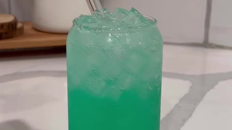 Since I had everything I needed to make Taco Bell’s Baja Blast, I made it! 💚